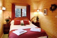 cabin-bedroom-xmas